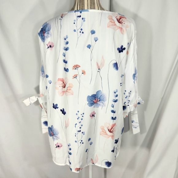 Designer White w/Multi Floral Short Tie Cuff Sleeves V Neck Top Size XLarge - Picture 6 of 8